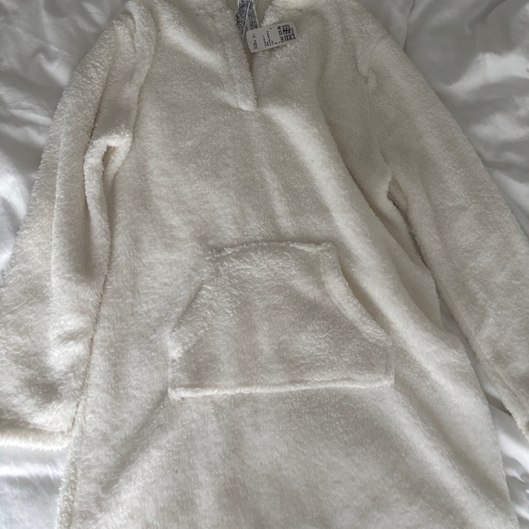 BNWT cozy bear hooded fuzzy long sweatshirt - Picture 3 of 4